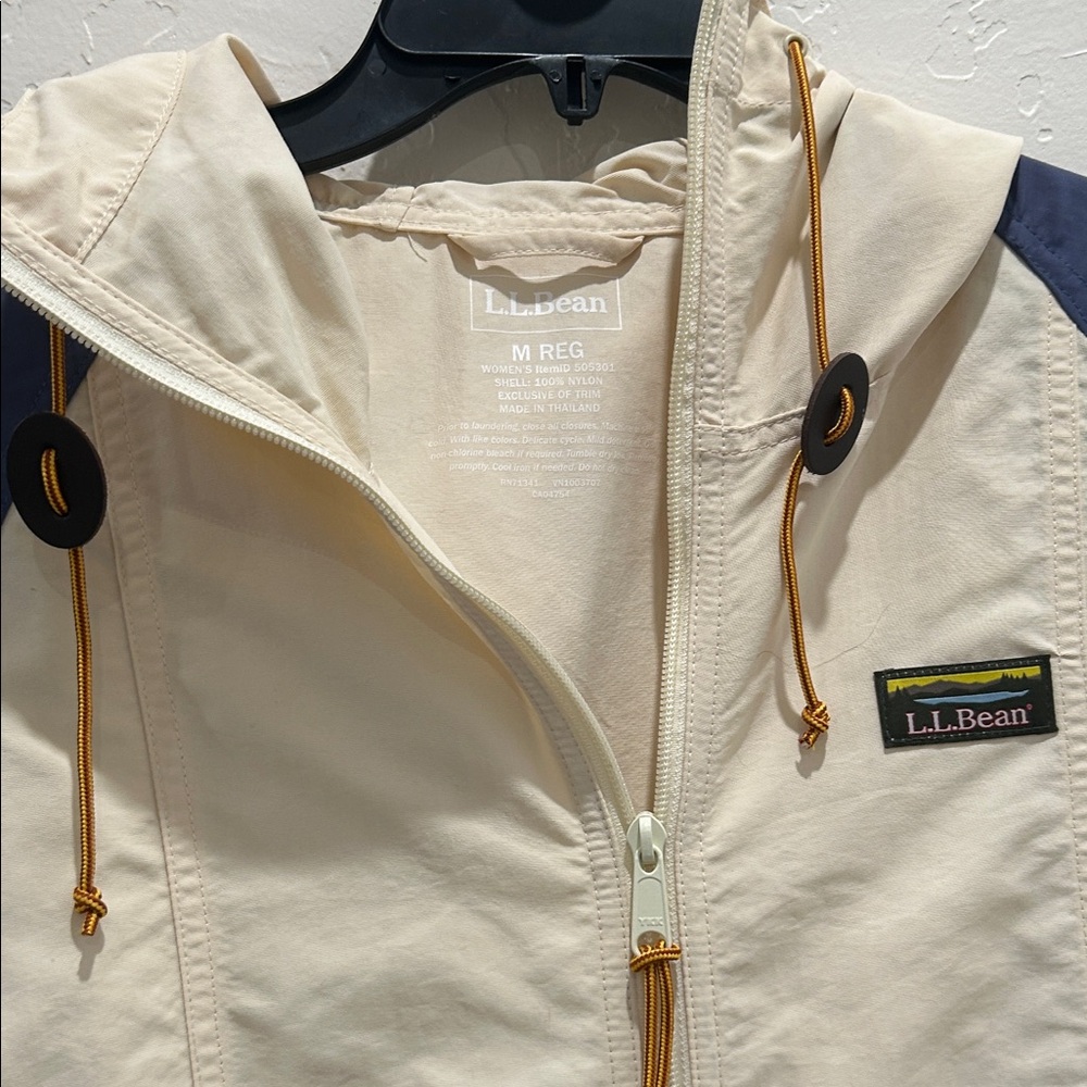 L.L. Bean Multicolor Hooded Jacket - Picture 3 of 4